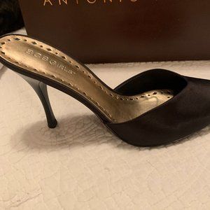Black Open toed shoes Size 8